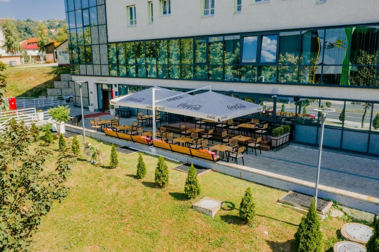 University Hotel Dorrah Tuzla Esterno foto
