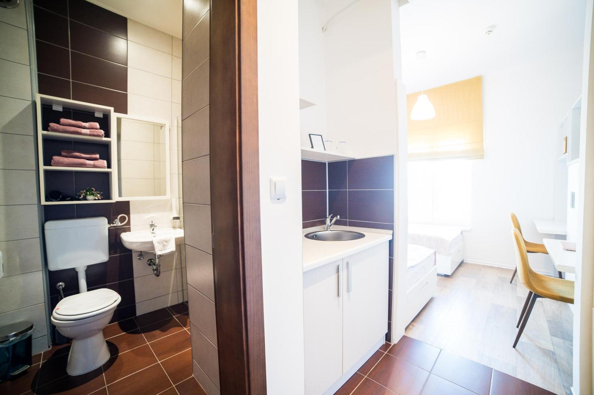 University Hotel Dorrah Tuzla Esterno foto