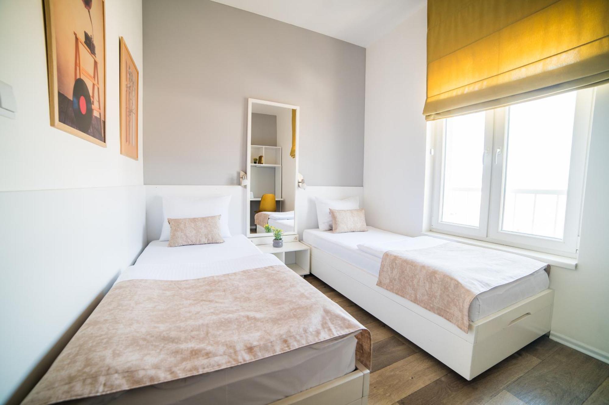 University Hotel Dorrah Tuzla Esterno foto