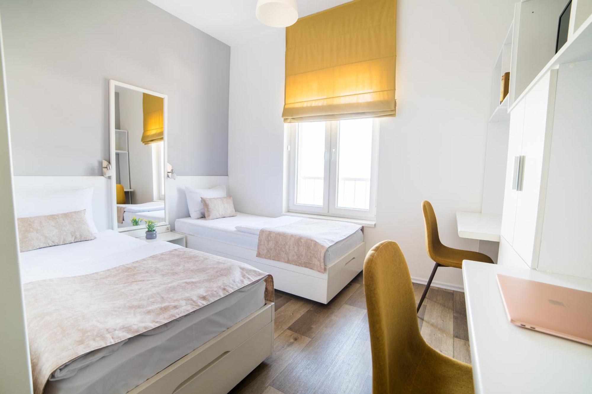 University Hotel Dorrah Tuzla Esterno foto